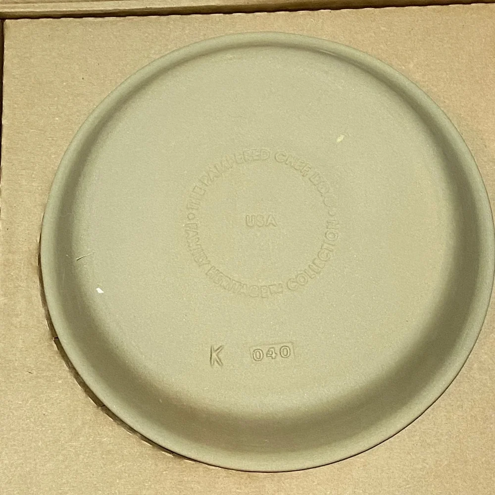 The Pampered Chef Family Heritage Collection Stoneware 9 inch Pie Plate 1425 USA